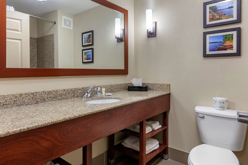 Suite, Accessible, Non Smoking (2 Queen Beds & 1 Sofa Bed) photo 3