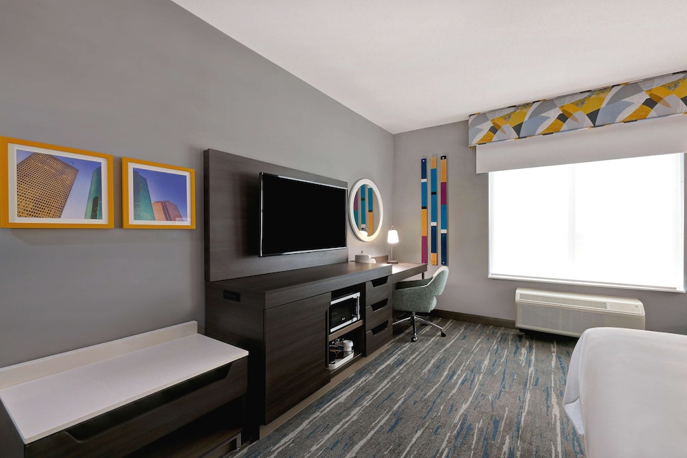Room, 1 King Bed, Refrigerator & Microwave - Photo 1