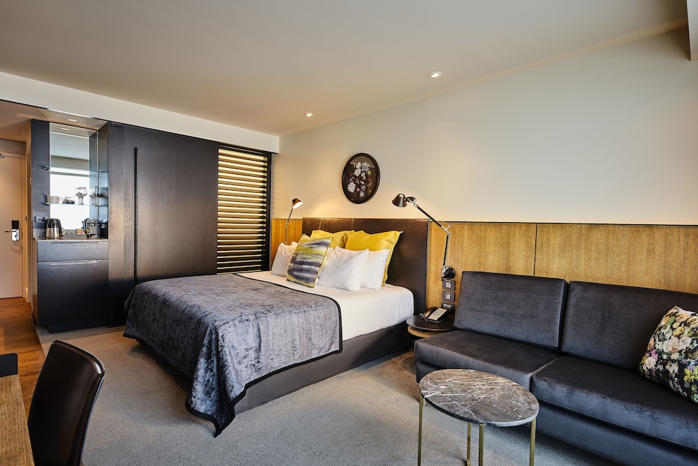 Grand Deluxe Harbour View King Room - Photo 2