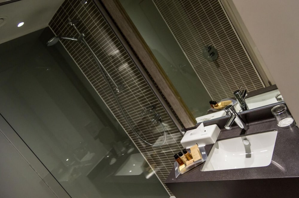 Standard Room, Multiple Beds - Photo 4