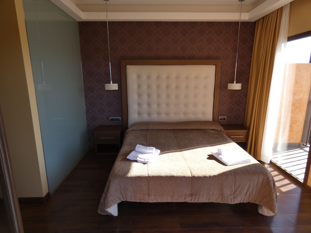Standard Double or Twin Room - Photo 21