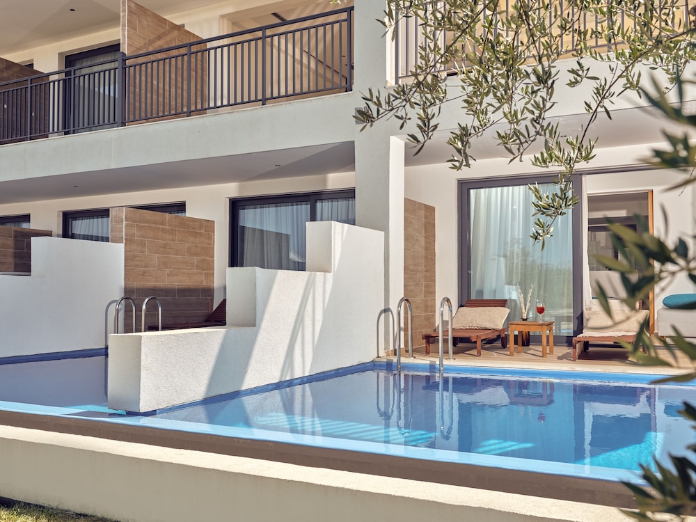 Deluxe Suite, Private Pool (Annex 200m) photo 2