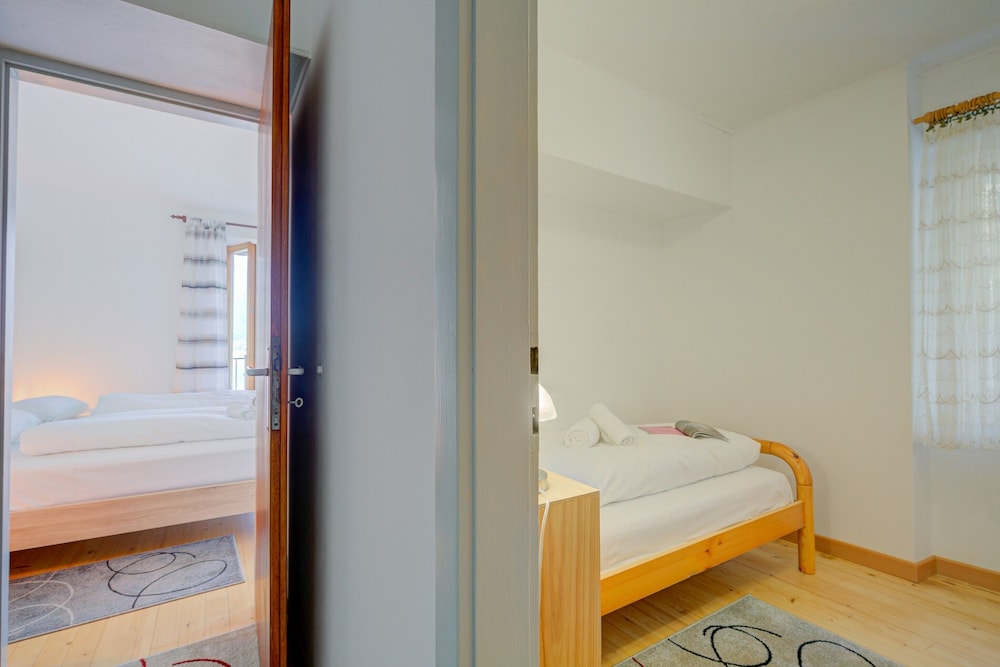 Family Apartment, Multiple Bedrooms, Mountainside (Casa Patrizia)