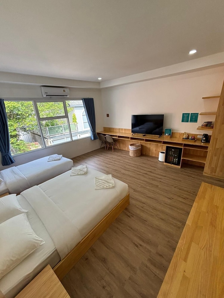 Comfort Triple Room, City View