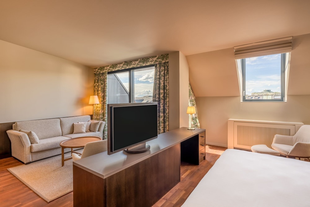 Suite, 1 Bedroom - Photo 3
