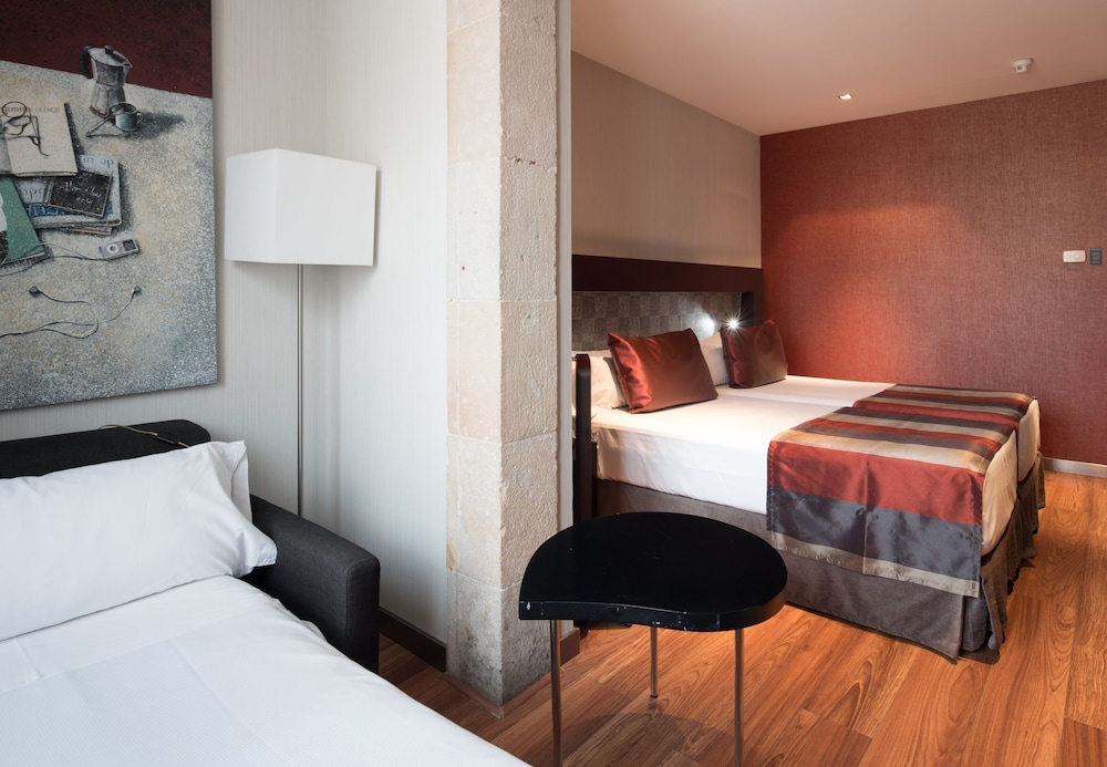 Triple Room (2 adults and 1 child) photo 2