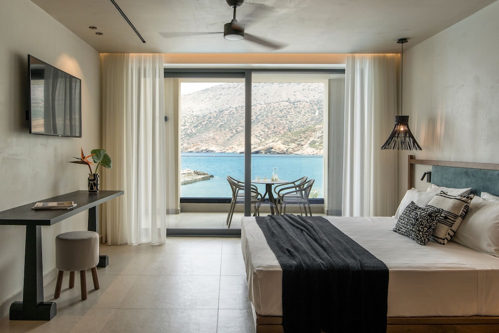 Sea Front Family Room - Photo 3