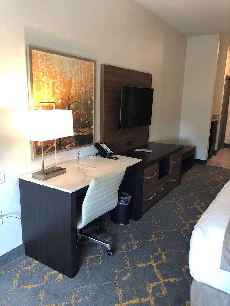 Standard Room, 2 Queen Beds, Non Smoking, Refrigerator & Microwave