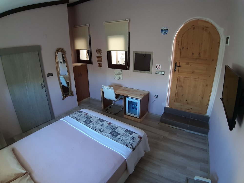 Standard Double Room photo 3