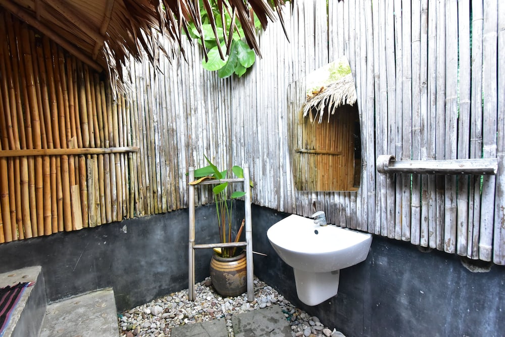 Bamboo Bungalow A photo 3