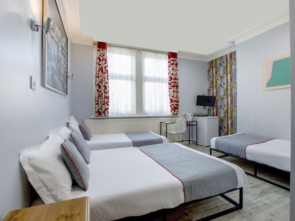 Standard Quadruple Room, Multiple Beds photo 2