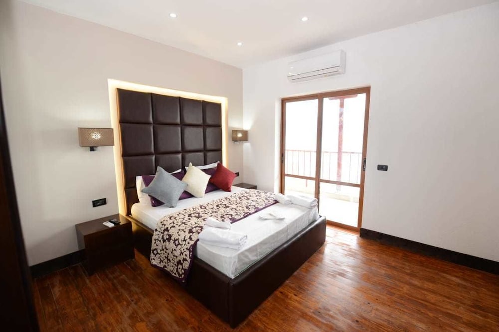 Presidential Room, Lake View
