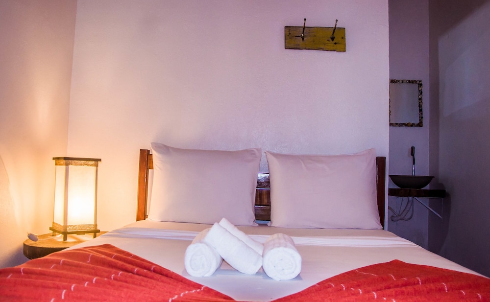 Basic Twin Room, 1 Double Bed, Courtyard View, Beachfront photo 2