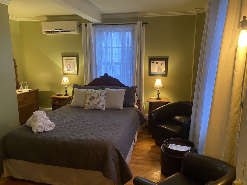 Classic Room, 1 Queen Bed, Mountain View (Wallace) photo 2