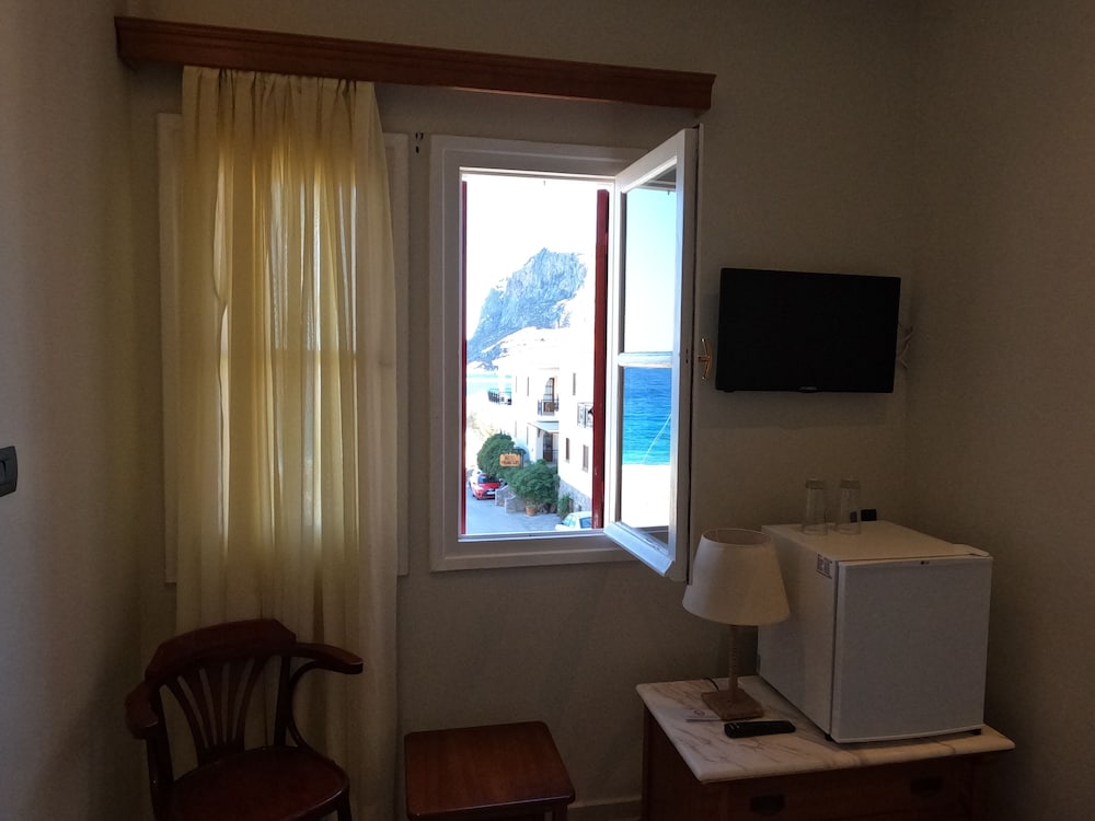 Economy Room - Photo 5