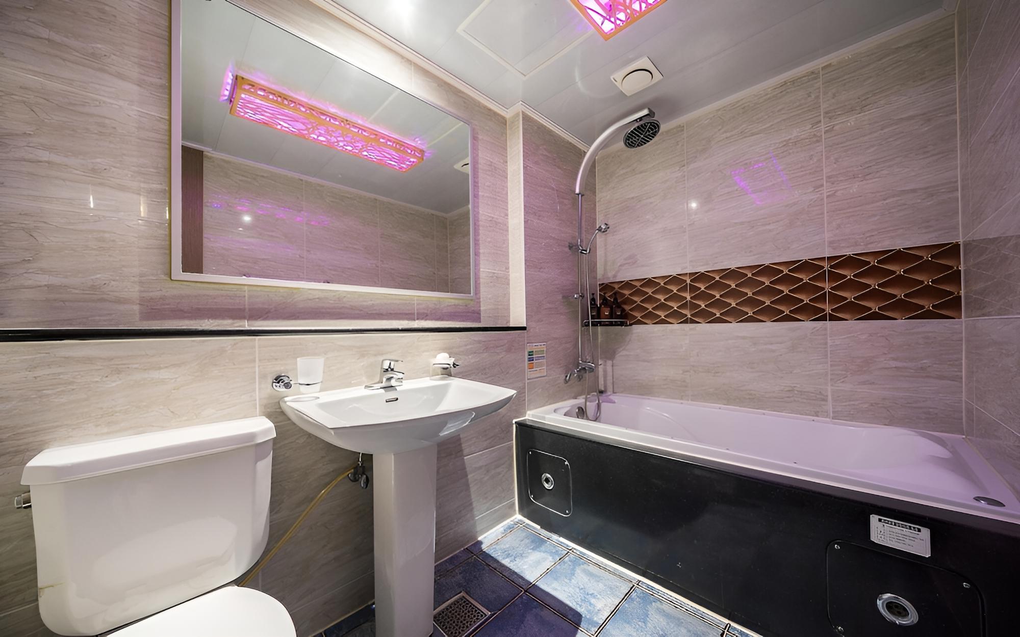 Room (Semi-Special Room (Bathtub) (Netflix)) photo 2