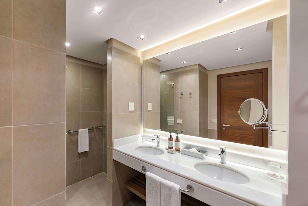 Suite, 2 Bedrooms photo 2
