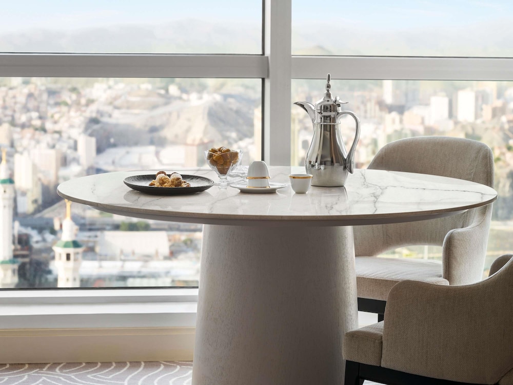 Superior Suite, 1 King Bed (Partial Kaaba View)