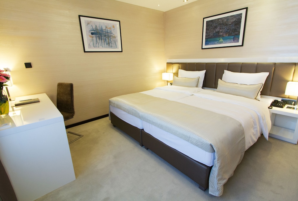 Executive Suite, City View photo 1