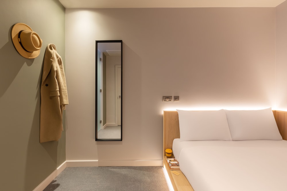 Cocoon 2 photo 2