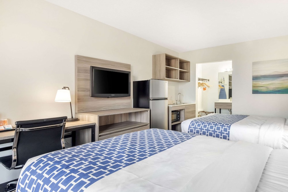 Room, 2 Double Beds, Accessible, Non Smoking (Efficiency) - Photo 4