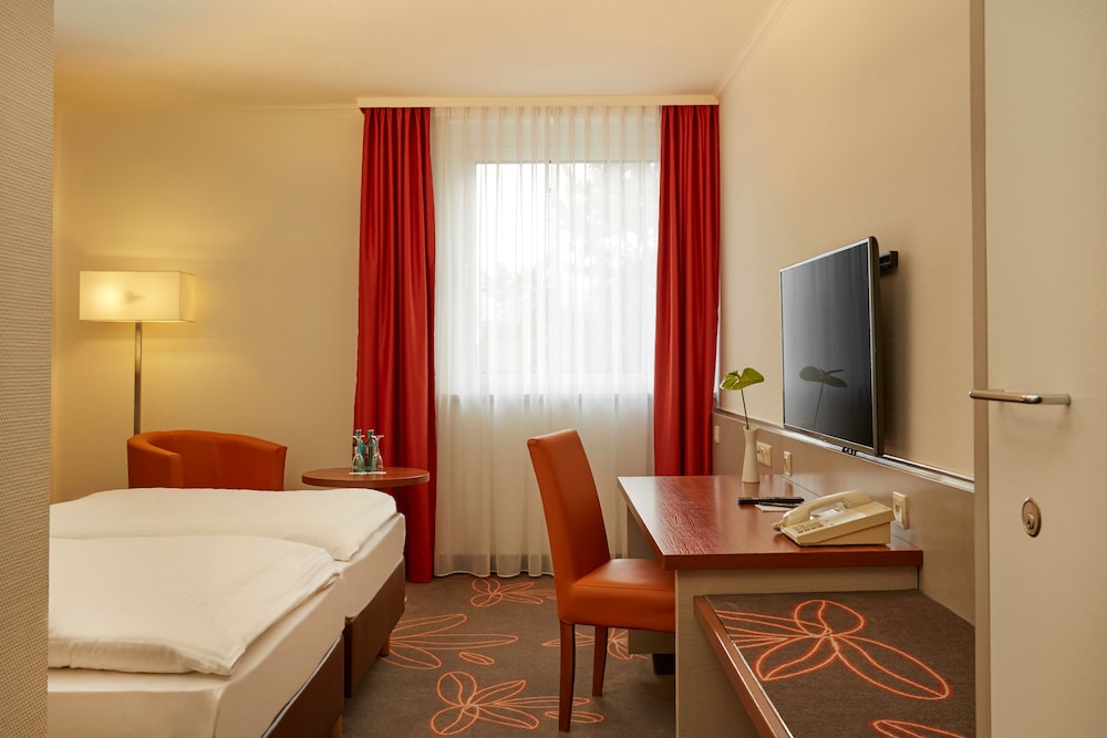 Family Deal (2 rooms next to each other)