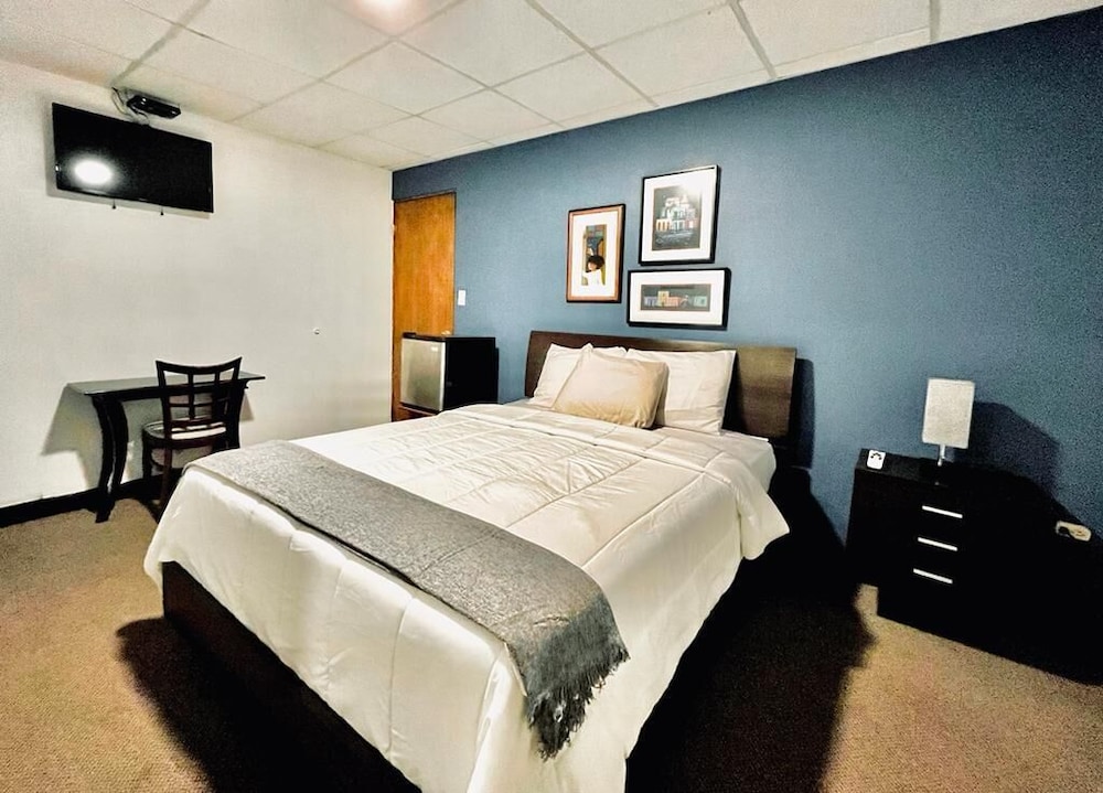 Standard Single Room, 1 Queen Bed