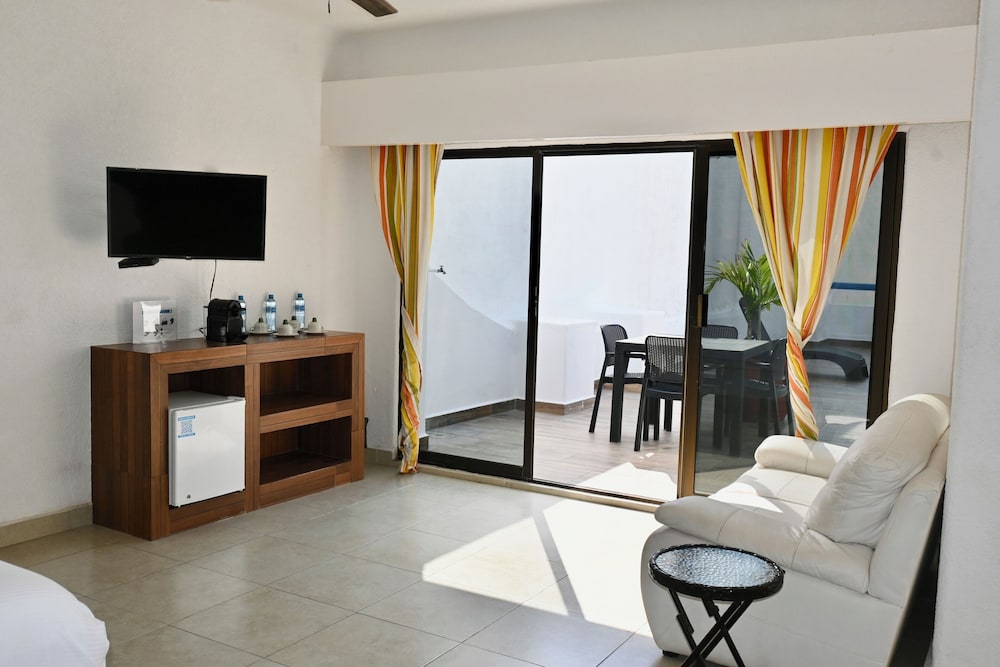 Family Room - Photo 1