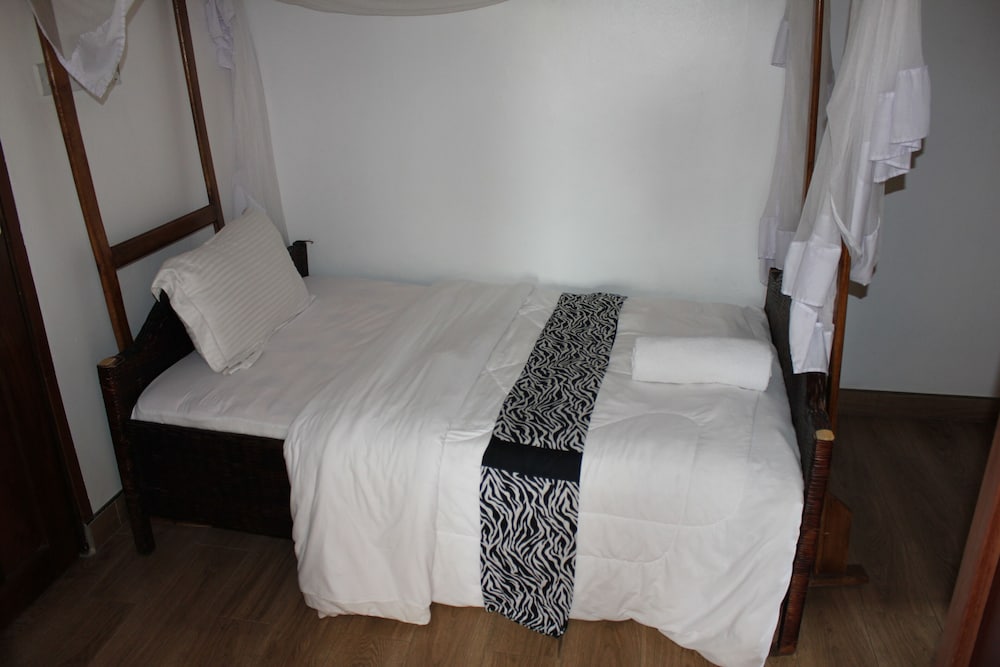 Family Suite, Multiple Beds, Balcony, Partial Ocean View photo 3