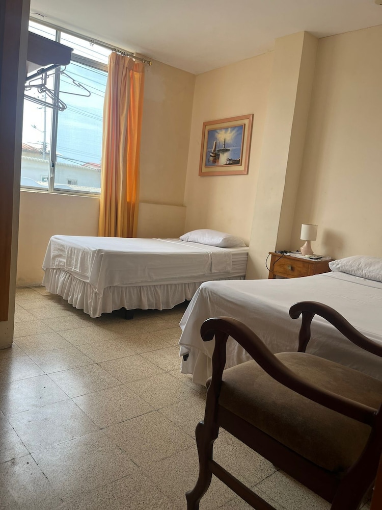 Superior Triple Room, Multiple Beds, Private Bathroom photo 3