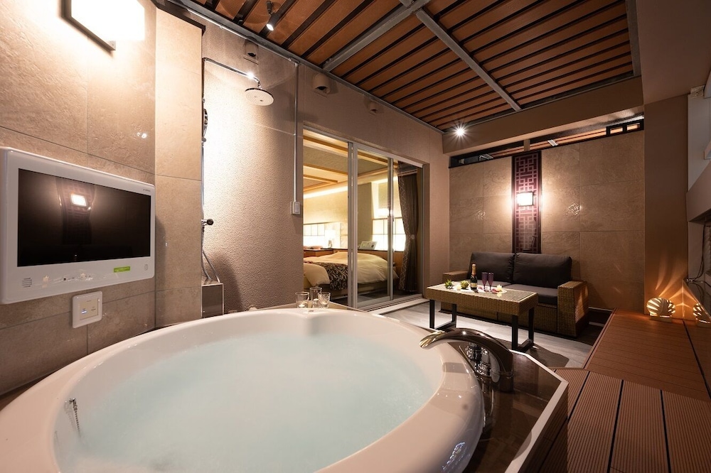 King Suite Room with Spa Bathroom, Smoking photo 1