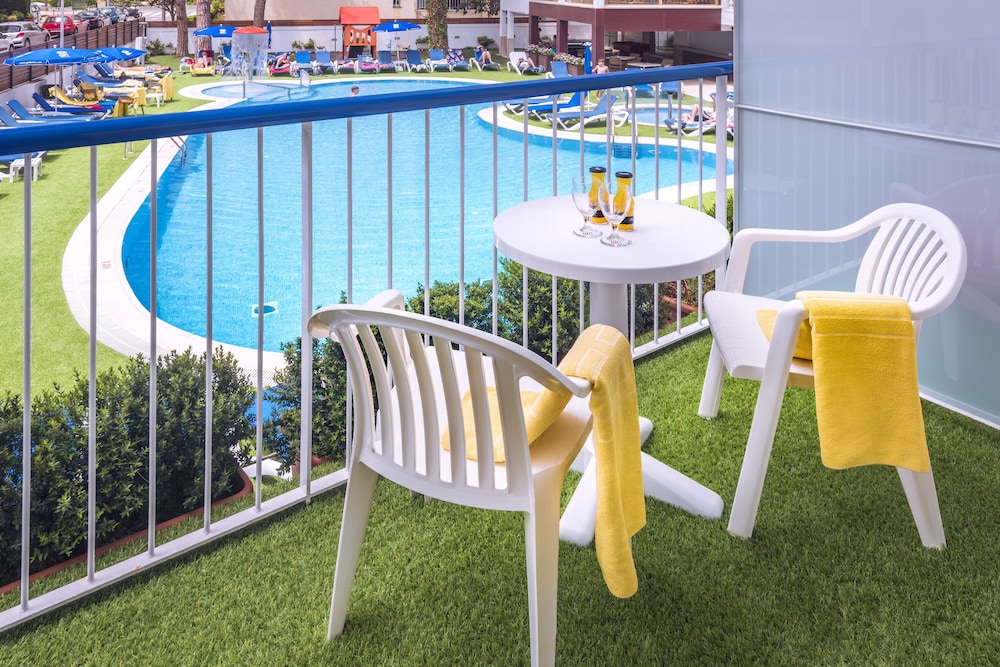 Habitación Doble Estándar, Balcón, Vista a la Piscina