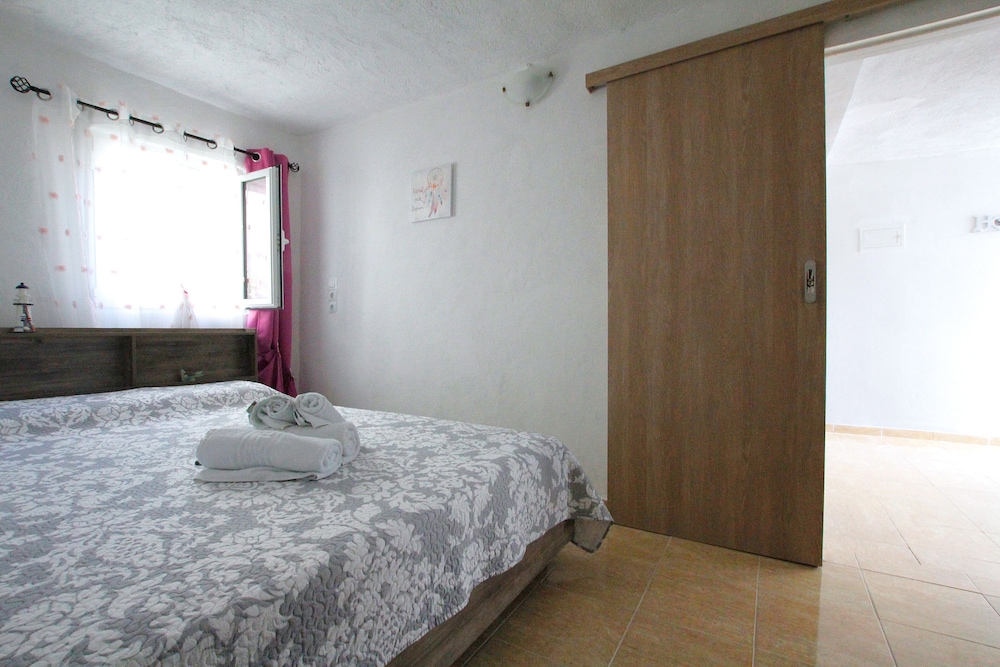 Family Studio, 1 Bedroom, Partial Sea View photo 2