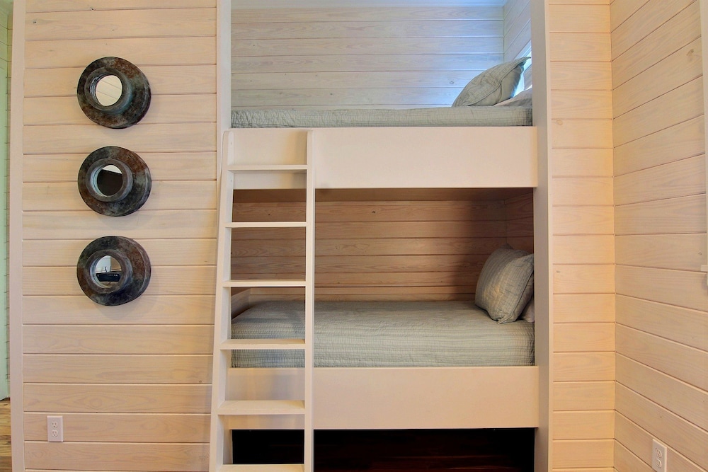House (4 Bedrooms)