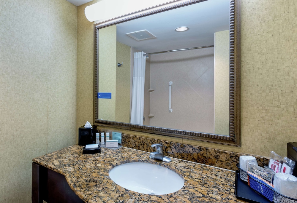 Room, 2 Queen Beds, Accessible, Bathtub (Mobility & Hearing) - Photo 2
