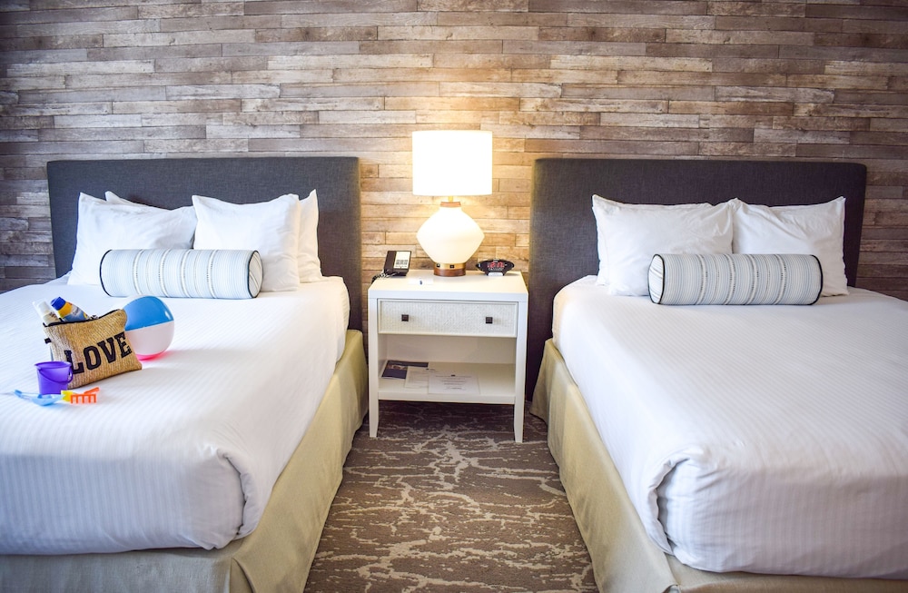 Room, 2 Queen Beds, Balcony (Parkside) photo 3