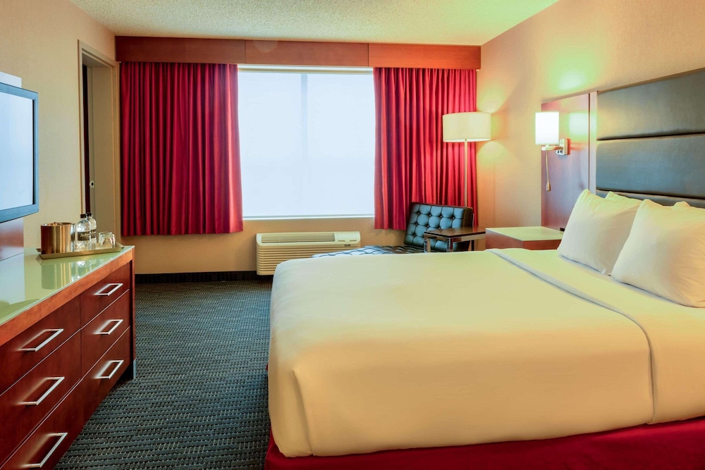 Premium Room, 1 Queen Bed, Non Smoking - Photo 3