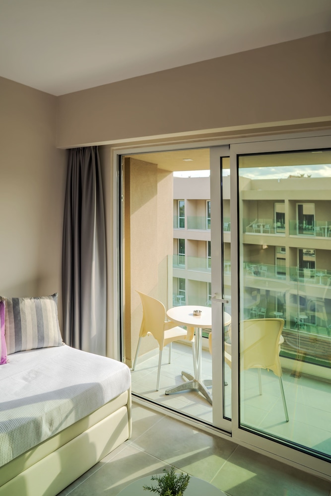 Double or Twin Room photo 3