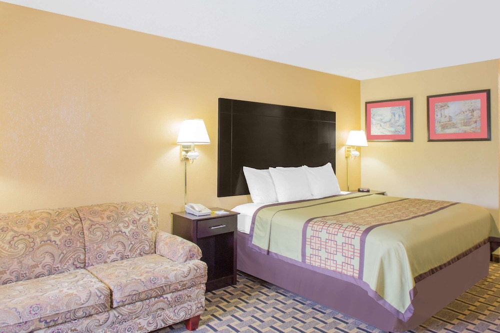 Room, 1 King Bed, Non Smoking - Photo 1