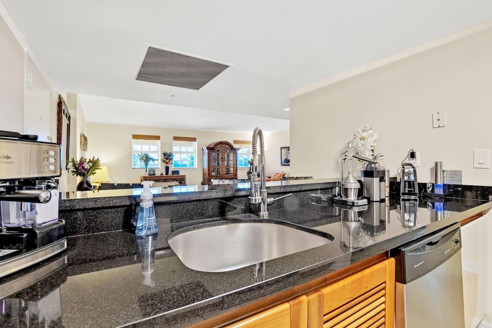 NEW Amazing Large 3BR Direct Oceanfront Penthouse On Ocean Drive, Photo 21