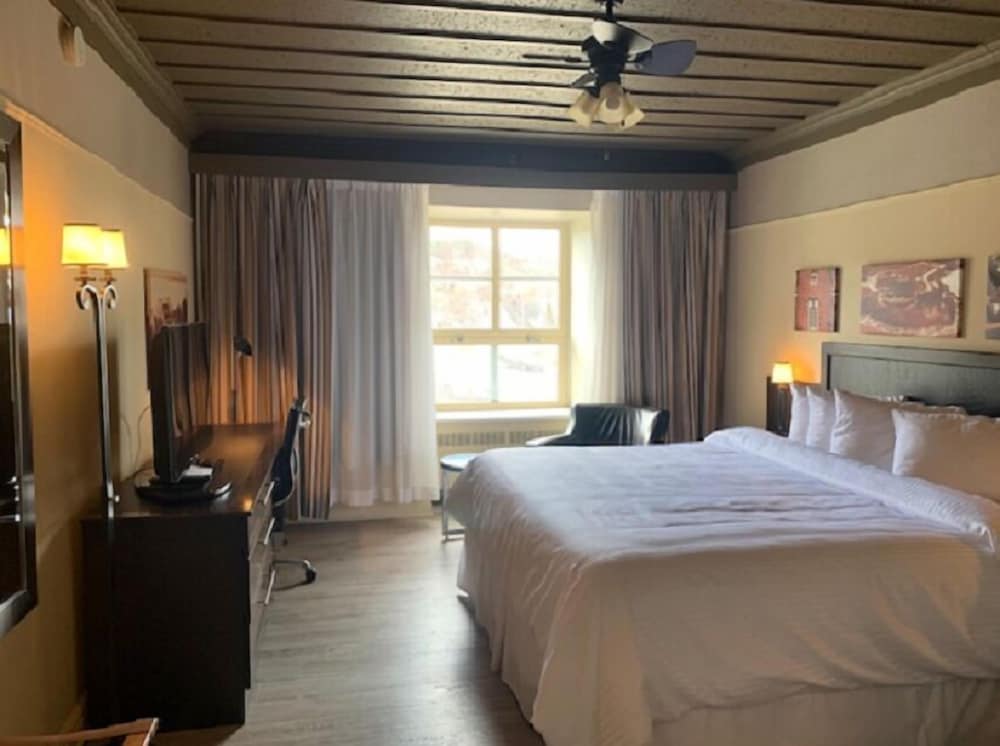 Executive Room, 1 King Bed, City View photo 2