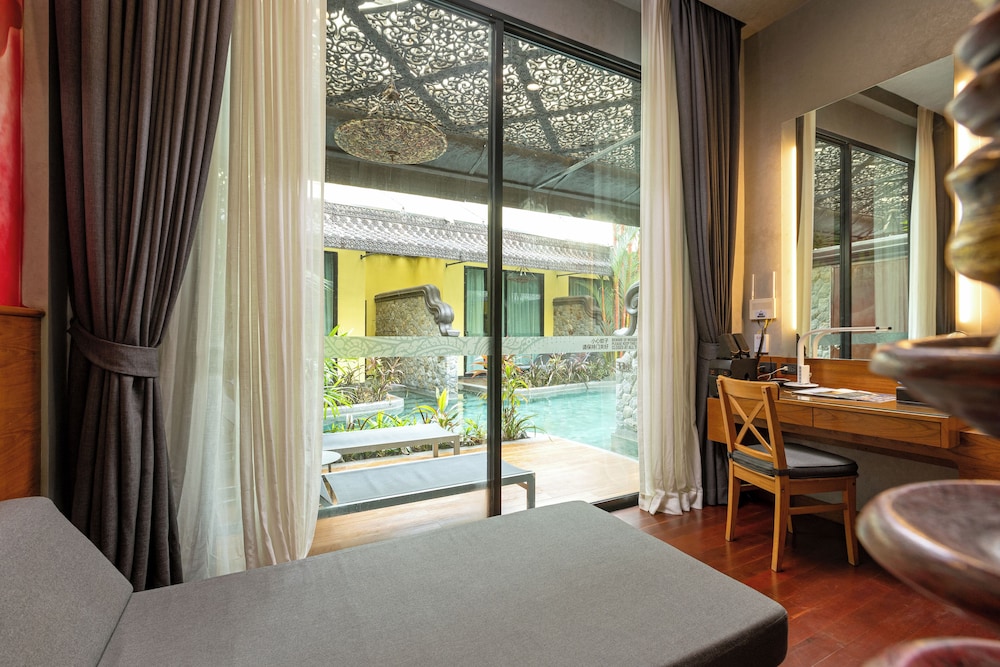 Cabana Suite Pool Access - Photo 16