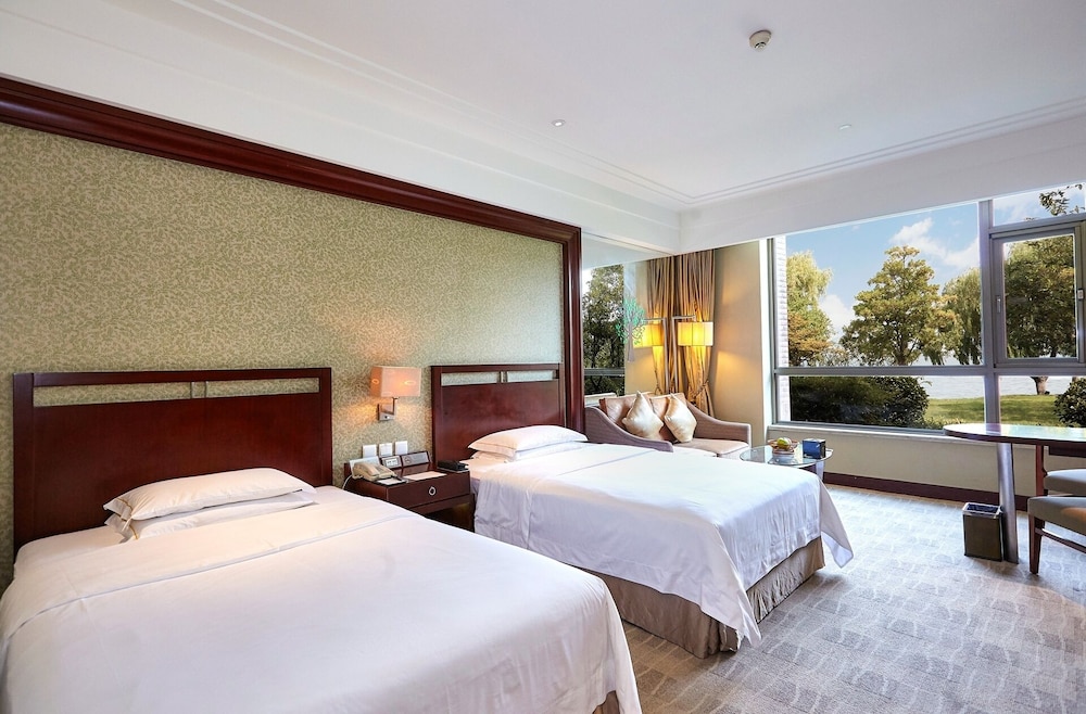 Twin Room, Lake View