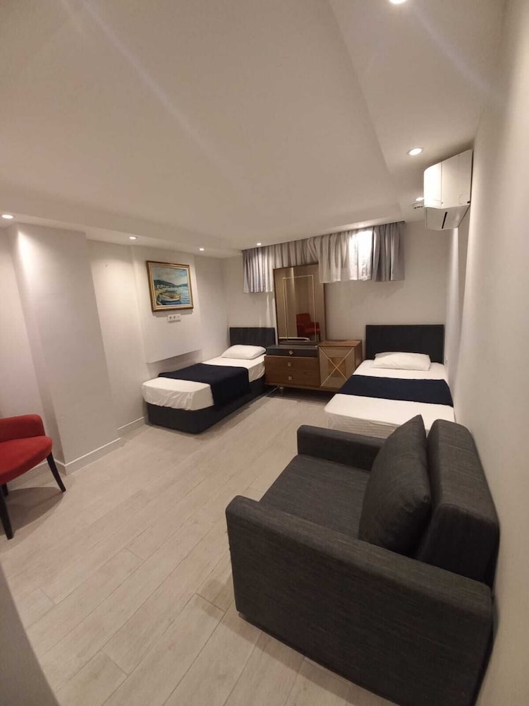 Economy Room