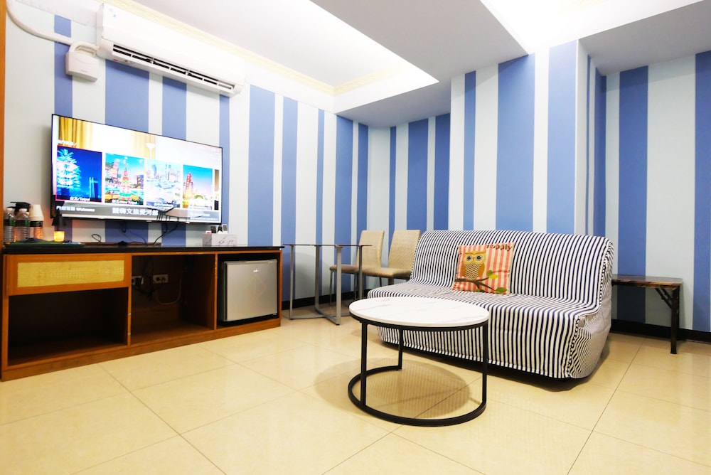 Family Room, No Windows - Photo 9
