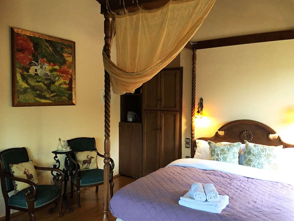 Deluxe Double Room, 1 Bedroom, Bathtub, Mountain View