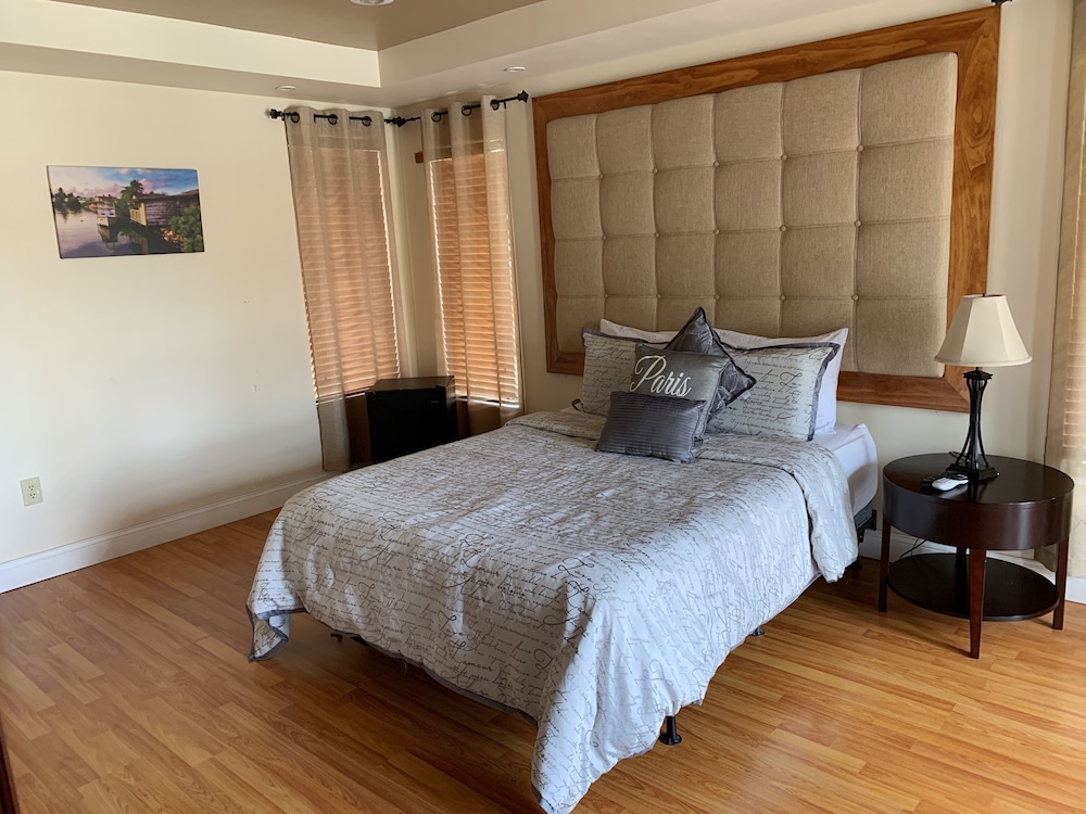 Superior Room, 1 Queen Bed photo 1