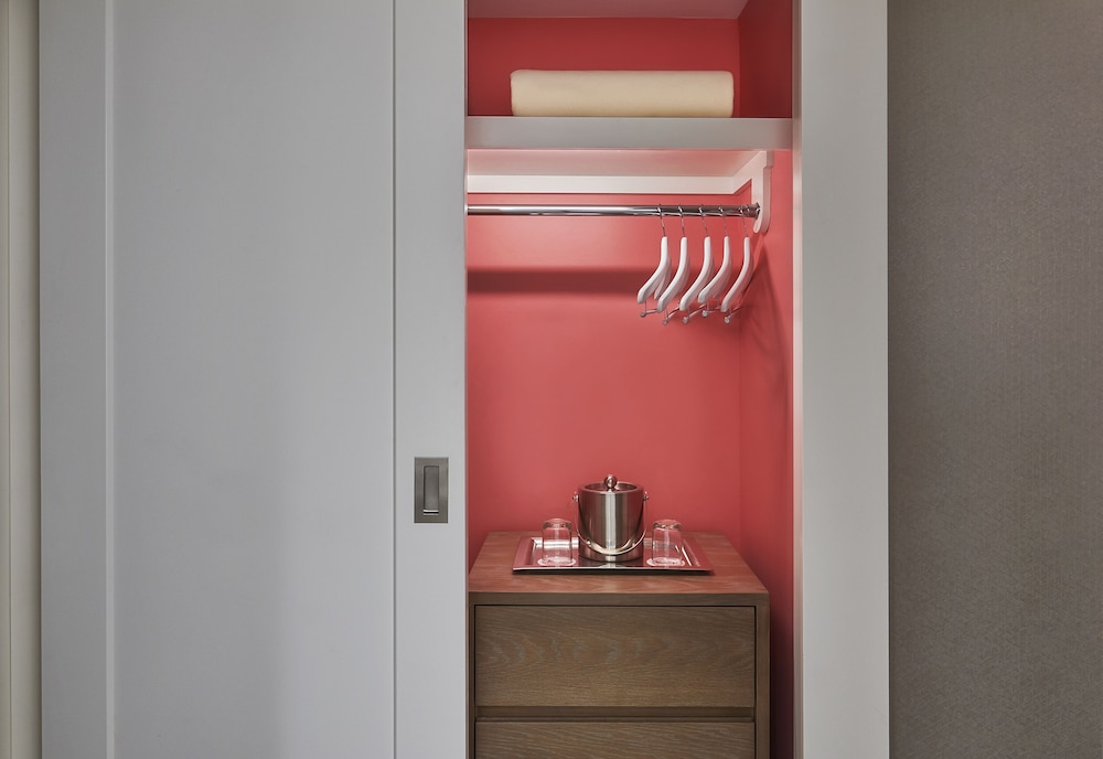 Flamingo Room, 1 King Bed, Non Smoking, High Roller View