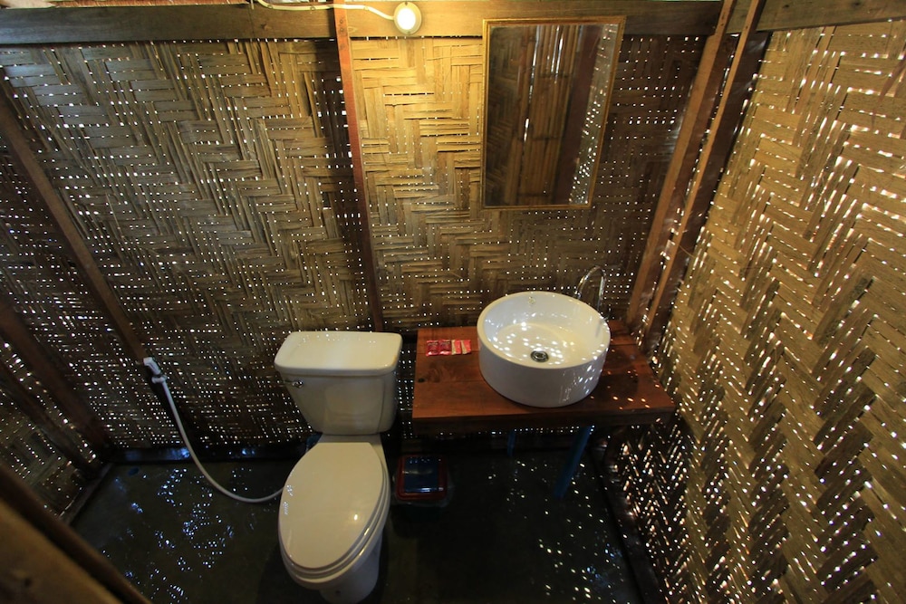 Bamboo Bungalow (Fan Room) photo 2