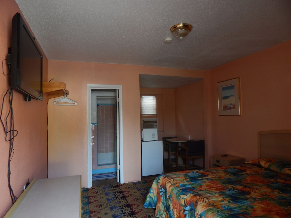Standard Room, 1 King Bed photo 3